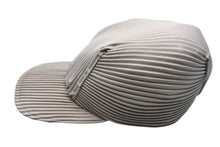 Load image into Gallery viewer, HOMME PLISSE ISSEY MIYAKE オムプリッセ イッセイミヤケ プリーツ キャップ HP31AA403 ポリエステル ベージュ 美品 中古 4c069656