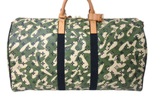 Load image into Gallery viewer, 新品同様 LOUIS VUITTON ルイヴィトン ×村上隆 キーポルバンドリエール55 モノグラムモフラージュ M95774 ゴールド金具 中古4c069918