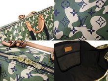Load image into Gallery viewer, 新品同様 LOUIS VUITTON ルイヴィトン ×村上隆 キーポルバンドリエール55 モノグラムモフラージュ M95774 ゴールド金具 中古4c069918