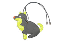 Load image into Gallery viewer, ポップアップ限定 新品未使用 LOUIS VUITTON ルイヴィトン ポルトアドレス 犬 チャーム M63280 モノグラム チタニウム 中古 4c070104