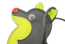 Load image into Gallery viewer, ポップアップ限定 新品未使用 LOUIS VUITTON ルイヴィトン ポルトアドレス 犬 チャーム M63280 モノグラム チタニウム 中古 4c070104