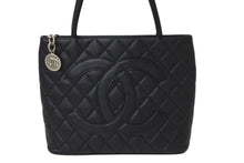 Load image into Gallery viewer, CHANEL シャネル 復刻トート ハンドバッグ ココマーク 6番台 キャビアスキン ブラック キルティング シルバー金具 美品 中古 4c070536