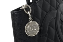 Load image into Gallery viewer, CHANEL シャネル 復刻トート ハンドバッグ ココマーク 6番台 キャビアスキン ブラック キルティング シルバー金具 美品 中古 4c070536