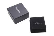Load image into Gallery viewer, CHANEL シャネル ココマーク 両耳ピアス ラインストーン アクセサリー C20刻印 メタル ラインストーン ゴールド 美品 中古 4c070600