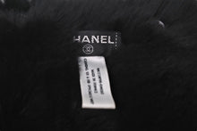 Load image into Gallery viewer, CHANEL シャネル デカココマーク ラパンネックウォーマー マフラー フランス製 ラパン ブラック ホワイト 美品 中古 4c070623