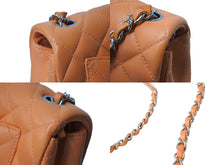 Load image into Gallery viewer, 極美品 CHANEL シャネル 横長 20cm ショルダーバッグ A69900 31番台 ミニマトラッセショルダーチェーン オレンジ ラムスキン 中古 4c070888