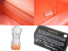 Load image into Gallery viewer, 極美品 CHANEL シャネル 横長 20cm ショルダーバッグ A69900 31番台 ミニマトラッセショルダーチェーン オレンジ ラムスキン 中古 4c070888