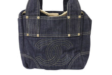 Load image into Gallery viewer, CHANEL シャネル スパークリングデニム ココマーク ハンドバッグ トートバッグ ネイビー ベージュ ゴールド 美品 中古 4c070901