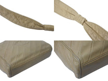 Load image into Gallery viewer, CHANEL シャネル ショルダーバッグ 3番台 ココマーク フリンジ ステッチ ベージュ レザー ゴールド金具 美品 中古 4c070936