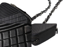 Load image into Gallery viewer, CHANEL シャネル ショルダーバッグ 20番台 ココボーイ ココマーク チェーンショルダー ブラック ラムスキン 美品 中古 4c070943