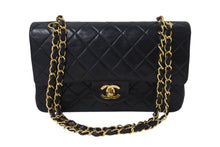 Load image into Gallery viewer, 極美品 CHANEL シャネル マトラッセ23 Wフラップ チェーン ショルダーバッグ ラムスキン 4番台 ブラック ゴールド金具 中古 4c070971