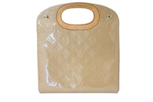 Load image into Gallery viewer, LOUIS VUITTON ルイヴィトン メープルドライブ ハンドバッグ M91376 モノグラム ヴェルニ ベージュ 美品 中古 4c070988
