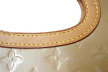 Load image into Gallery viewer, LOUIS VUITTON ルイヴィトン メープルドライブ ハンドバッグ M91376 モノグラム ヴェルニ ベージュ 美品 中古 4c070988