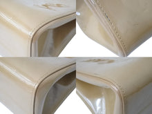 Load image into Gallery viewer, LOUIS VUITTON ルイヴィトン メープルドライブ ハンドバッグ M91376 モノグラム ヴェルニ ベージュ 美品 中古 4c070988