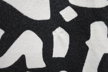 Load image into Gallery viewer, LOUIS VUITTON ルイヴィトン 半袖Tシャツ RM091S サイズL モノグラム グラフィティ ブラック ホワイト 美品 中古 4c071018