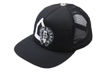 Load image into Gallery viewer, CHROME HEARTS クロムハーツ ドーバーストリートマーケット トラッカーキャップ CHロゴ刺繍 クロスボール シルバー 925 ブラック 美品 中古 4c071072
