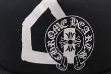 Load image into Gallery viewer, CHROME HEARTS クロムハーツ ドーバーストリートマーケット トラッカーキャップ CHロゴ刺繍 クロスボール シルバー 925 ブラック 美品 中古 4c071072