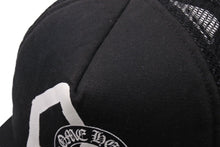 Load image into Gallery viewer, CHROME HEARTS クロムハーツ ドーバーストリートマーケット トラッカーキャップ CHロゴ刺繍 クロスボール シルバー 925 ブラック 美品 中古 4c071072