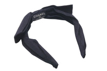 Load image into Gallery viewer, CHANEL シャネル カチューシャ ココマーク リボンモチーフ ヘアアクセサリー ブラック 18P フランス製 ブラック 美品 中古 4c071362