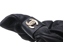 Load image into Gallery viewer, CHANEL シャネル マトラッセ ココマーク シュシュ ヘアアクセサリー A21K レザー ブラック ゴールド金具 美品 中古 4c071364