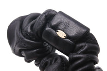 Load image into Gallery viewer, CHANEL シャネル マトラッセ ココマーク シュシュ ヘアアクセサリー A21K レザー ブラック ゴールド金具 美品 中古 4c071364