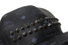 Load image into Gallery viewer, 新品同様 MCM エムシーエム モノグラムヴィセトス柄 スタッズ キャップ 帽子 AP9745 PVC ブラック 中古 4c071450