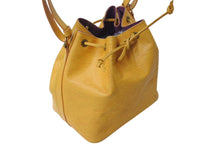 Load image into Gallery viewer, LOUIS VUITTON ルイヴィトン エピ プチノエ ショルダーバッグ M44109 エピレザー イエロー ゴールド金具 良品 中古 4c071480
