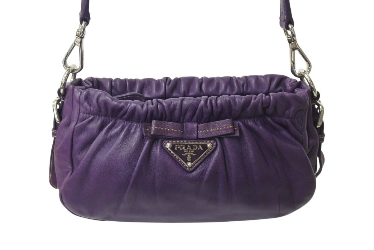 ✨美品✨PRADA ショルダーバッグ　レザー　　ロゴ金具　濃茶 PRADA - プラダ ロゴ キーリング レッド サフィアーノ 1PP067 美