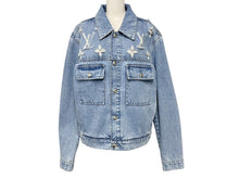 Load image into Gallery viewer, 新品未使用 LOUIS VUITTON ルイヴィトン 1AGING モノグラムデニム ダメージ ジャケット RM251MM PNB HSA18W サイズ48 中古 4c071663
