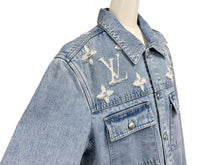 Load image into Gallery viewer, 新品未使用 LOUIS VUITTON ルイヴィトン 1AGING モノグラムデニム ダメージ ジャケット RM251MM PNB HSA18W サイズ48 中古 4c071663