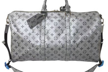 Load image into Gallery viewer, LOUIS VUITTON ルイヴィトン キーポル バンドリエール50 ボストンバッグ M43848 モノグラム 18SS シルバー PVC レザー 美品 中古 4c073978