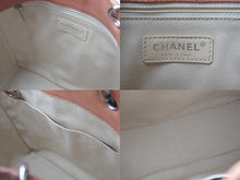 Load image into Gallery viewer, 極美品 CHANEL シャネル マトラッセ PST キャビアスキン サーモンピンク ハンドバッグ A20994 シルバー金具 中古 4c074362