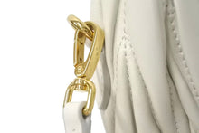 Load image into Gallery viewer, 極美品 MIUMIU ミュウミュウ ハンドバッグ ホーボー マテラッセ ホワイト キルティング メタルロゴ レザー ゴールド金具 中古 4c075225