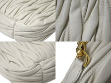 Load image into Gallery viewer, 極美品 MIUMIU ミュウミュウ ハンドバッグ ホーボー マテラッセ ホワイト キルティング メタルロゴ レザー ゴールド金具 中古 4c075225