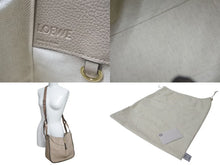 Load image into Gallery viewer, 新品同様 LOEWE ロエベ ハンモックバッグ スモール 2WAY ハンドバッグ サンド ソフトグレインカーフ 387 12KBN60 ショルダーバッグ 中古 4c075305