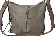Load image into Gallery viewer, 新品同様 LOEWE ロエベ ハンモックバッグ スモール 2WAY ハンドバッグ サンド ソフトグレインカーフ 387 12KBN60 ショルダーバッグ 中古 4c075305