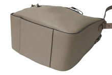 Load image into Gallery viewer, 新品同様 LOEWE ロエベ ハンモックバッグ スモール 2WAY ハンドバッグ サンド ソフトグレインカーフ 387 12KBN60 ショルダーバッグ 中古 4c075305