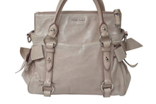 Load image into Gallery viewer, MIUMIU ミュウミュウ Side Ribbon Bag サイドリボンハンドバッグ ベージュ レザー RT0438 シルバー金具 美品 中古 4c075389
