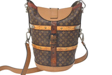 Load image into Gallery viewer, LOUIS VUITTON ルイヴィトン トランスフォームドモノグラム ダッフルバッグ ハンドバッグ M52276 ブラウン シルバー金具 美品 中古 4c075453