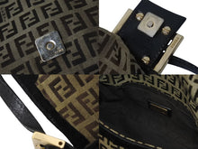 Load image into Gallery viewer, FENDI フェンディ ミニマンマバケット ズッカ柄 ハンドバッグ イタリア製 キャンバス ブラウン ブラック ゴールド金具 美品 中古 4c075886