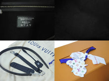 Load image into Gallery viewer, 新品未使用 LOUIS VUITTON ルイヴィトン LV × TM キーポル・バンドリエール 50 マルチカラー ブラック 村上隆 M13745 シルバー金具 中古 4c076589
