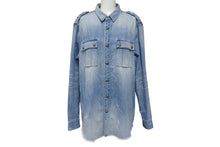 Load image into Gallery viewer, 極美品 BALMAIN バルマン エンボスロゴ ダメージデニムシャツ HC030027D JAPAN製 コットン ブルー サイズ40 中古 4c069785