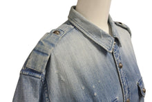 Load image into Gallery viewer, 極美品 BALMAIN バルマン エンボスロゴ ダメージデニムシャツ HC030027D JAPAN製 コットン ブルー サイズ40 中古 4c069785