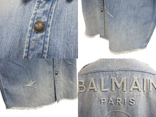 Load image into Gallery viewer, 極美品 BALMAIN バルマン エンボスロゴ ダメージデニムシャツ HC030027D JAPAN製 コットン ブルー サイズ40 中古 4c069785