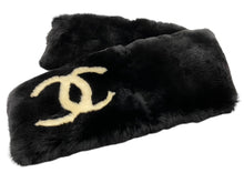 Load image into Gallery viewer, CHANEL シャネル デカココマーク ラパンネックウォーマー マフラー ラパン ブラック ホワイト 美品 中古 4c070624