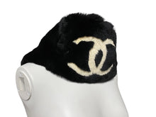 Load image into Gallery viewer, CHANEL シャネル デカココマーク ラパンネックウォーマー マフラー ラパン ブラック ホワイト 美品 中古 4c070624