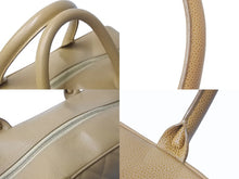 Load image into Gallery viewer, 極美品 CHANEL シャネル マトラッセ ボウリングバッグ 8番台 ココマーク キャビアスキン ベージュ ゴールド金具 中古 58439
