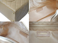 Load image into Gallery viewer, 極美品 CHANEL シャネル マトラッセ ボウリングバッグ 8番台 ココマーク キャビアスキン ベージュ ゴールド金具 中古 58439