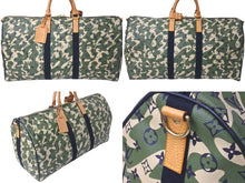 Load image into Gallery viewer, LOUIS VUITTON ルイヴィトン ×村上隆 キーポルバンドリエール55 モノグラムモフラージュ M95774 ゴールド金具 美品 中古 60478