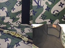 Load image into Gallery viewer, LOUIS VUITTON ルイヴィトン ×村上隆 キーポルバンドリエール55 モノグラムモフラージュ M95774 ゴールド金具 美品 中古 60478